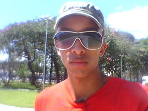 Gosto  de novas  amizades adoro  ouvir  e   uma coisa que eu  detesto  e  mentiras  ..e sou  muito  sincero  com migo mesmo.