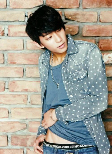 VRF roleplayer of @Idolism_Studio | [5/5] 비원에이포's maknae 공찬식 | 8/14/94 -- on HIATUS..