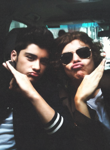 Facts in Spanish and english/ Facts en español y en ingles OneDirection Facts,if you like it:Vas happenin!,if you don't:Get out of my kitchen
