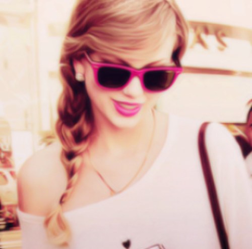 You call me up again just to break me like a promise. ♥