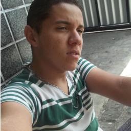 Eu
 Sou Assim : #CantorCatólico #MinisterioSemear #19Anos #Família #Amigos #Namorando 
#Chocolate ... Deus No Comando da Minha 
Vida Sempre!