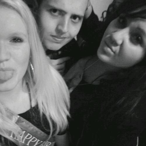 - zadkine - 17 y/o - #blessed - proud to be a Hungarian - i LOVE CHRiSBROWN #06-12-12
