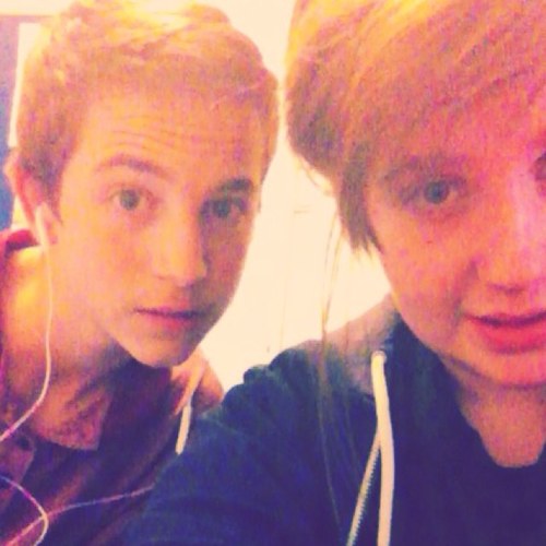 Im 16 years old, if you Follow me I will follow you back