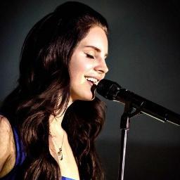 lets go on a honeymoon @lanadelrey?