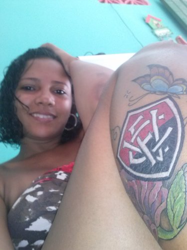 Sou simples de tudo, gosto de ser feliz e fazer as pesoas felizes.