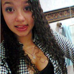 Não deve haver rancor onde já se teve amor,então jura que cê rega todo dia a flor que eu te dei ♪ ,Uma boba,disposta a correr todos os dias atrás do que sonha.