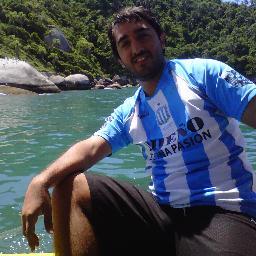 Enfermo por Racing. Fanático del futbol. Rock. Vivir solo cuesta vida.