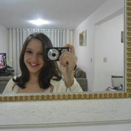 Amo minha familia,gosto de esportes, e adoro ter amigos por perto!...3