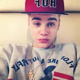 I love my idol Justin Bieber, i love music, singing and playing guitar. Ibelieveinmusic