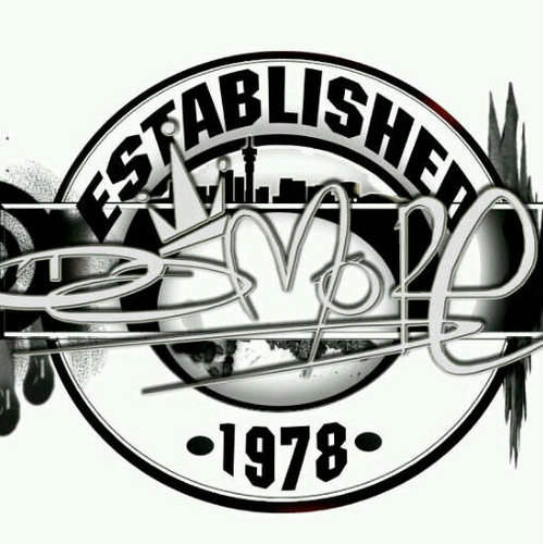 Da More Design Studio is a fashion design studio  specialising in urban streetwear clothing. We also make individual designs for any occasion.