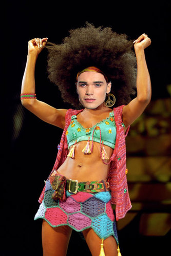 im a pineapple on Joshs head. Im sometimes joined by coconuts. I FOLLOW BACK GUISEEEE.