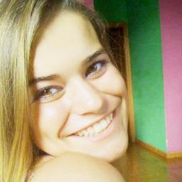 R de rubia, me enamoro de las acciones, me atrae lo imposible, loca por los animales, robar sonrisas y si te lo mereces, encantadora.∞