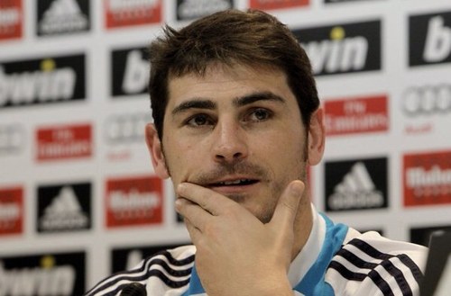 Esta cuenta fue creada para conseguir que Mourinho se de cuenta de q Casillas este año debe levantar la decima.
Juntos podemos hacer que vuelva a ser TITULAR