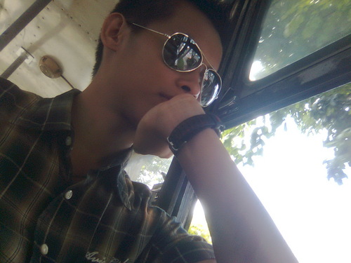 bumrong's profile picture. 