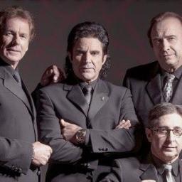 Gran fan de los Ecos del Rocío. No es el twitter oficial del grupo. Porque ellos no solo son grandes cantando sevillanas, sino que también son grandes personas.