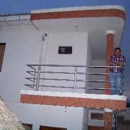 Nací en un hogar humilde soy el segundo de seis hermanos, casado con Erika Brito padre de Maryuris y Gustavo Andres, cristiano catolico, teg salud ocupacional.
