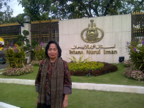Penulis Buku Tumbuh Kembang Anak, Konsultan TBKB Anak Sejak 1992, Konsultan Klinik TBKB Masadini, Anggota Board of Advisors Indonesia-Majalah Parents Indonesia