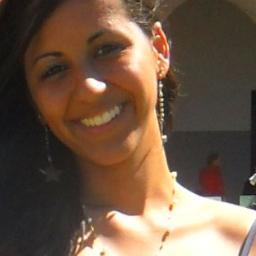 Uma pessoa q tenta a td momento fazer os outros rirem através do meu sorriso.Sempre disposta a ajudar no q for. Só quero que as pessoas que amo sejam FELIZES!