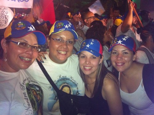 AdrianaBOV's profile picture. Hija predilecta de Dios y también de una patria devastada, llevó a Venezuela en la mente y en el corazón con la esperanza de verla nuevamente bella