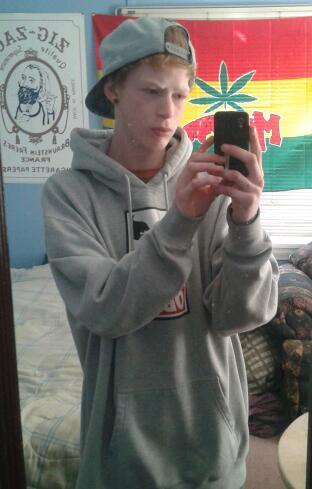 GiNgBiNo024's profile picture. dm me to find out shit :)