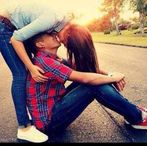 Tweeting to make people's days better. If you want a tweet, mention me for one (:
Always follow back.