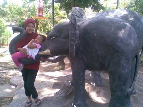 tien_prasetya's profile picture. be a good mommy... i hope...