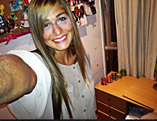 katyzaatini_215's profile picture. 