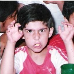 Estudiante de ing. electronica, electrico, amante de la tecnologia y Dragon Ball. Ah, y tengo una cicatriz fea en el brazo.K.