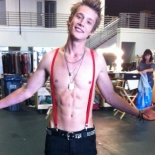 Son of Apollo and Alexandria Raymond~ I am the sexiest beast y'all ever meet.