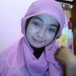 Follownya ke @eeemel aja ya :)