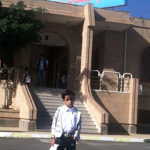 مهتم في صناعة البلاستيك وصناعة صحون القصدير