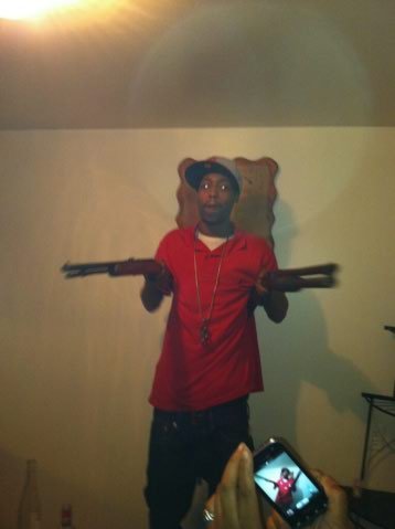 street nigga follow i follow back  bang or hang gm president!! blakkout squad