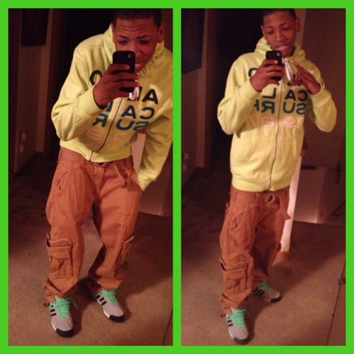 15|he tan he cute , swaqq and sexy :D follow me @Hooper_Kid :p and he single nd he fiathful tho . Fwm only girl )