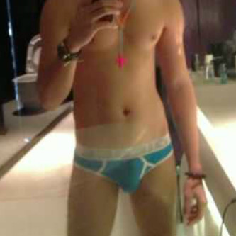 ผู้ชายขายบริการ
