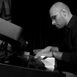 Pianista, cantante, compositore, arrangiatore, direttore di coro