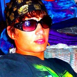 Names Louis! I'm the cheekiest guy you'll meet. I'm best mates with @directionerluke and I'm a huge directioner, belieber, and mahomie!