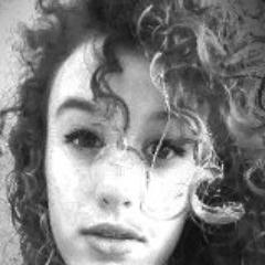 Che tu possa avere sempre il vento in poppa, che il sole ti risplenda in viso e che il vento del destino ti porti in alto a danzare con le stelle.