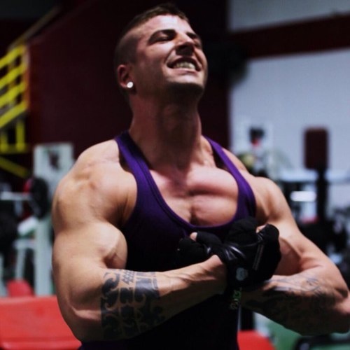 FansLabradorTV's profile picture. Labrador, el macho alfa. Perfeccionista con su cuerpo. Te informaremos de sus novedades y sus consejos para una vida sana