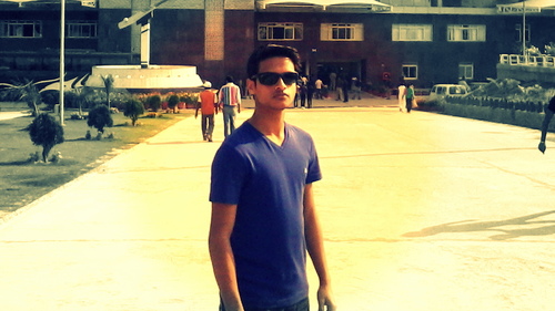 Fun loving,gadget lover,cricket maniac..fultoo sports lover.... proud school captain...