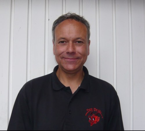 Local car repair technician, specialising in paintless minor dent removal! I cover the South East of the PE post code area - PE14-19 & PE30-38) Call 07711019324
