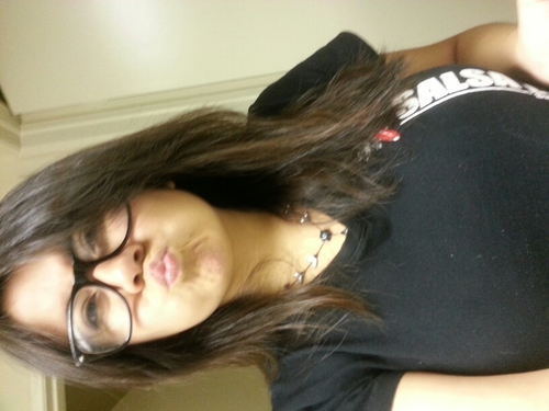 barely legal 18 livin life loving the fam having fun ;D fuk wat people think im doin me being real
