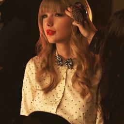 Once I made it, I'll not try to fake it
Swiftie & Directioner poser