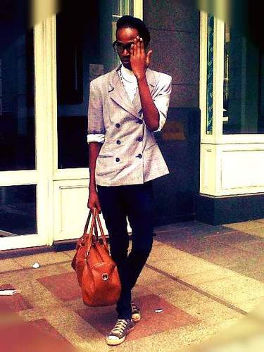 Advertsing Guru/budding Philanthropist/Musician/Fashion veteran lol/writer nd Lover, ders only so much I cn say in 160 characters reli, simply syd I AM MBEE
