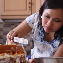 I am not a chef but I can cook and bake, so everybody can too! have published 2 cookbooks, Masakan Rumah Wina Bissett and Kue Kering Wina Bissett