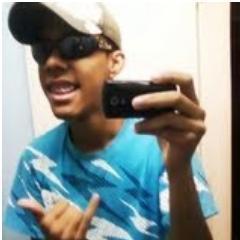 Umas pessoa divertida e alegre,as vezes bipolar ushsushus (;, amo curti a vida, perfeito nao sou mais  prefiro se feliz ....