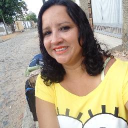 SOU UMA PESSOA MUITO SIMPATICA E ALEGRE