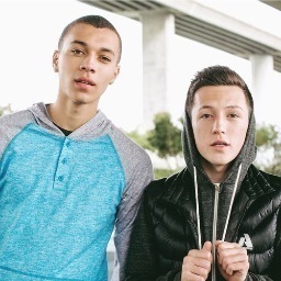 If you love @kalinandmyles what are you waiting for hit that follow button! :)