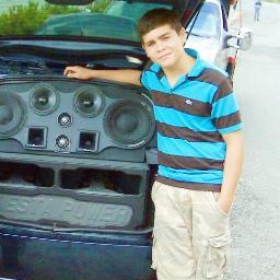 13. Soy como todo joven con muchos sueños y metas que cumplir.. Amante del deporte y de la buena música.