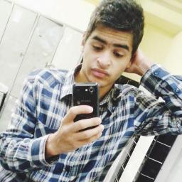 Sou chato, timido, extrovertido, eu gosto de tentar o impossivel, me sinto melhor assim *-* sou romantico e daqueles que acredita no amor, enfim ... fuck you!