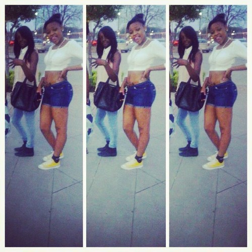 ~Bxtchimslimfine left Hand |@CreamyChocalet_ Right Hand | @LipsinParis My Thugg |